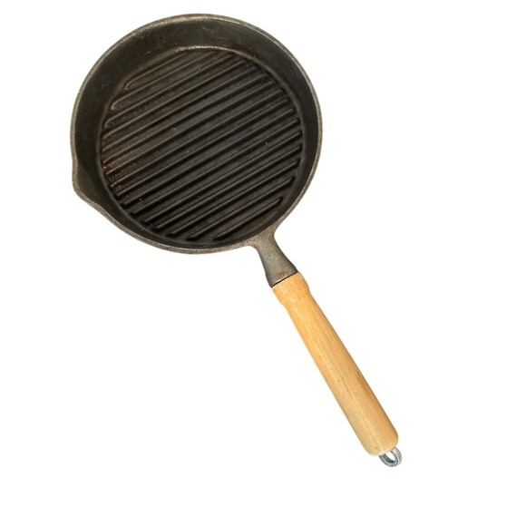 Vtg WKM Seasoned Cast Iron 8" Groove Bottom Fry Pan  Wooden Handle  1" deep - Picture 1 of 7